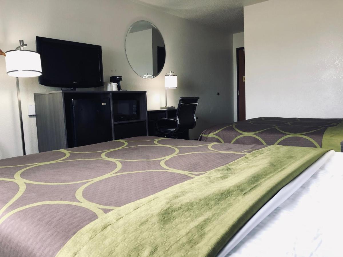 Super 8 by Wyndham Peru Starved Rock State Park Hotel Bagian luar foto