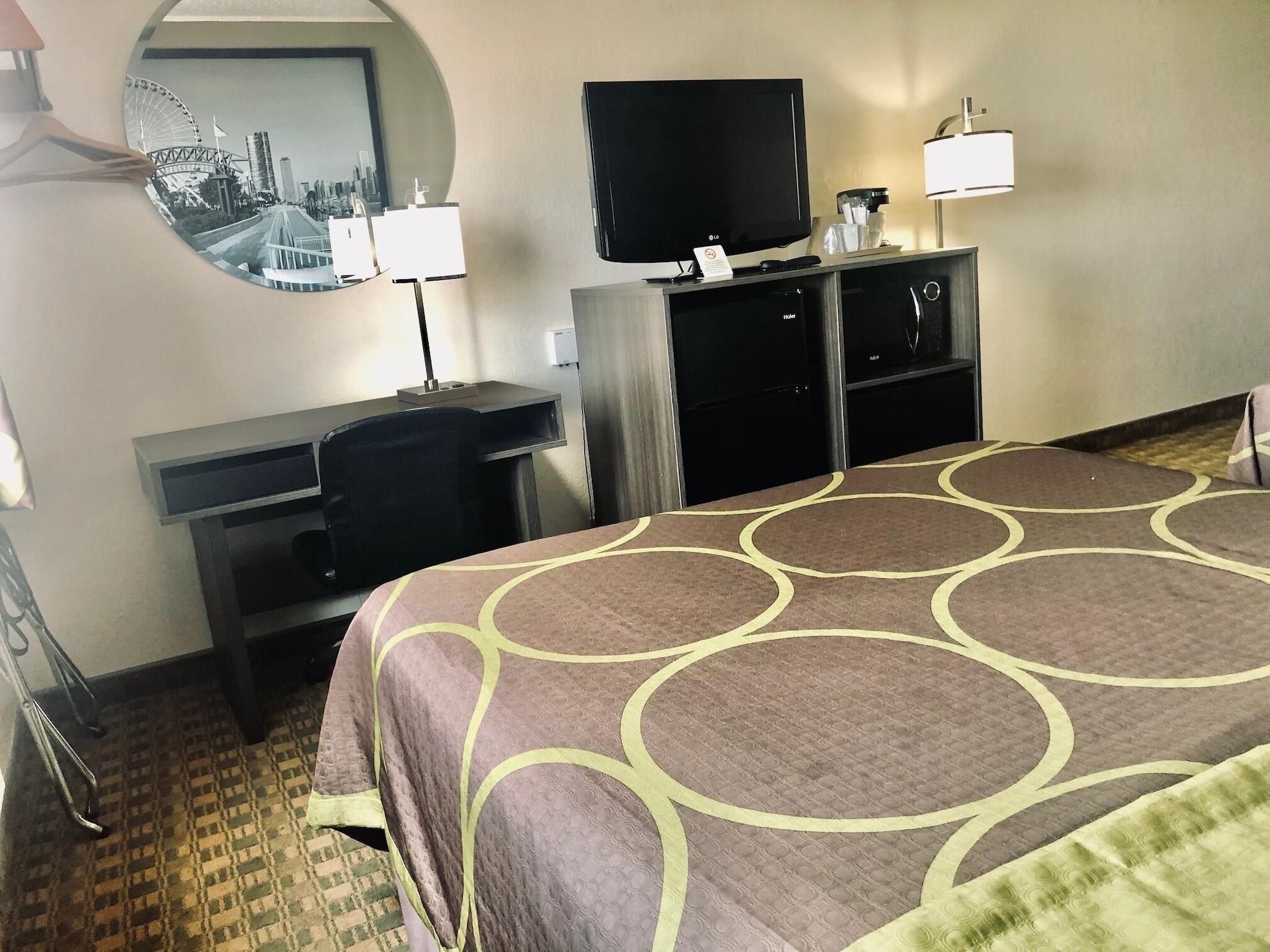 Super 8 by Wyndham Peru Starved Rock State Park Hotel Bagian luar foto
